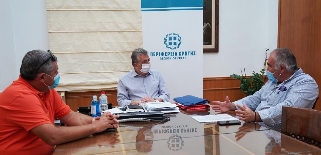 Τα προβλήματα των ξενοδοχοϋπαλλήλων άκουσε ο Αρναουτάκης