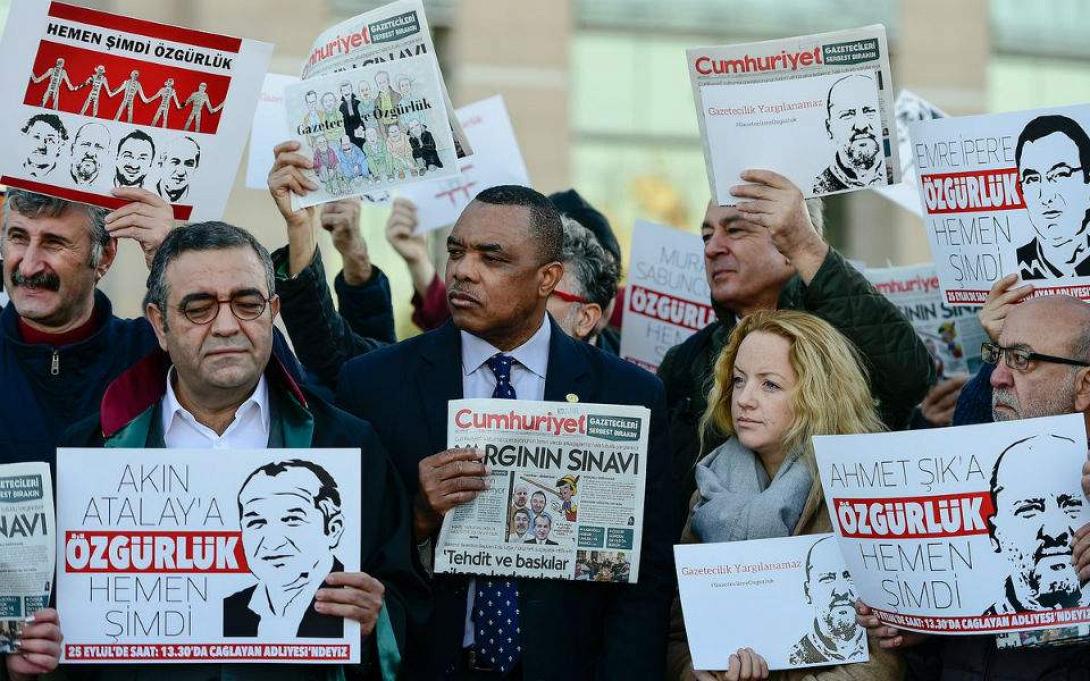 cumhuriyet49824-thumb-large.jpg