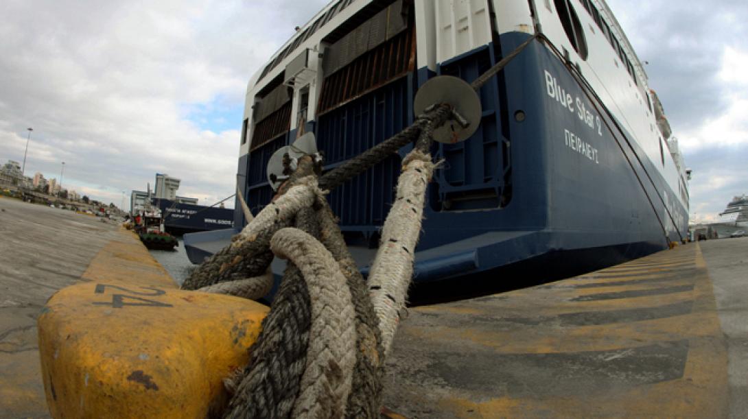 Δεμένα τα πλοία σε Πειραιά, Ραφήνα και Λαύριο