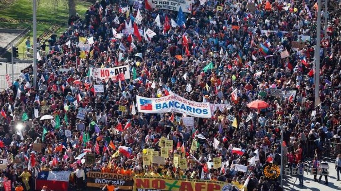 demonstrators chile