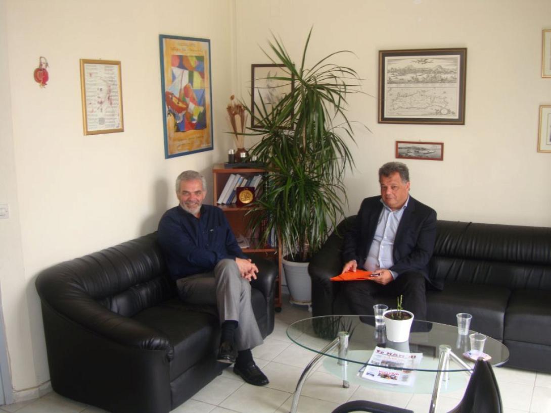 Συνάντηση Λυγερού με τον διευθυντή της Β/θμιας εκπ/σης Ηρακλείου