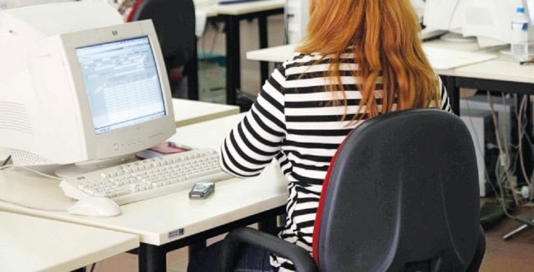 δημόσιος υπάλληλος