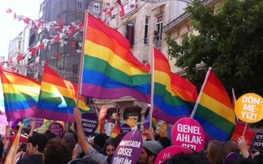 Χιλιάδες διαδηλωτές υπέρ των ομοφυλόφιλων στη Τουρκία