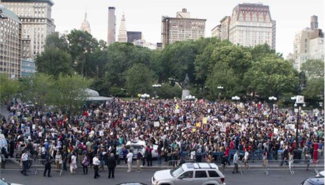 Διαδηλώσεις και συλλήψεις στη Νέα Υόρκη για τη δικαστική απόφαση στην υπόθεση του Έρικ Γκάρνερ