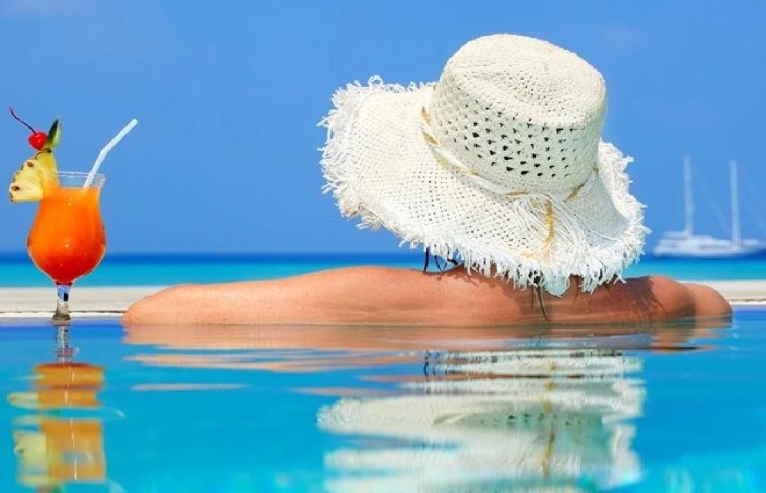 "Πίνουν το Βόσπορο, στην υγειά του κορόιδου. Success story, σου λέει η Όλγα"