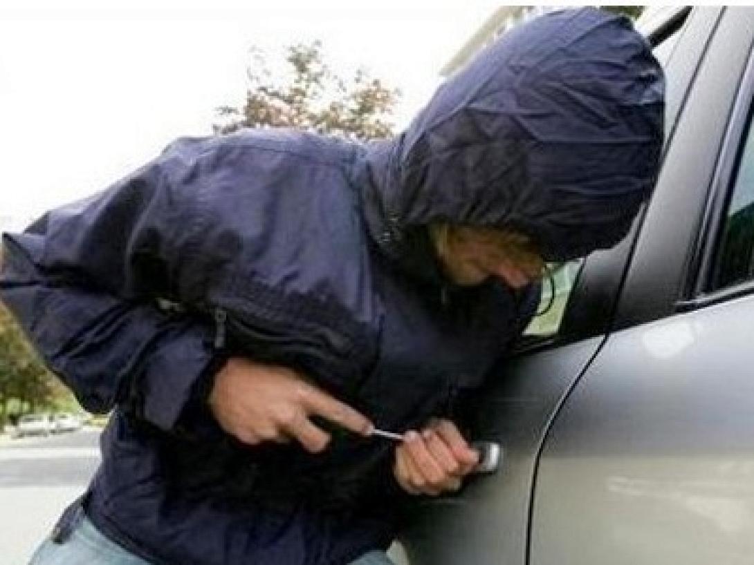 Τσάκωσαν τον... "ποντικό" που άνοιγε αυτοκίνητα στην Ιεράπετρα