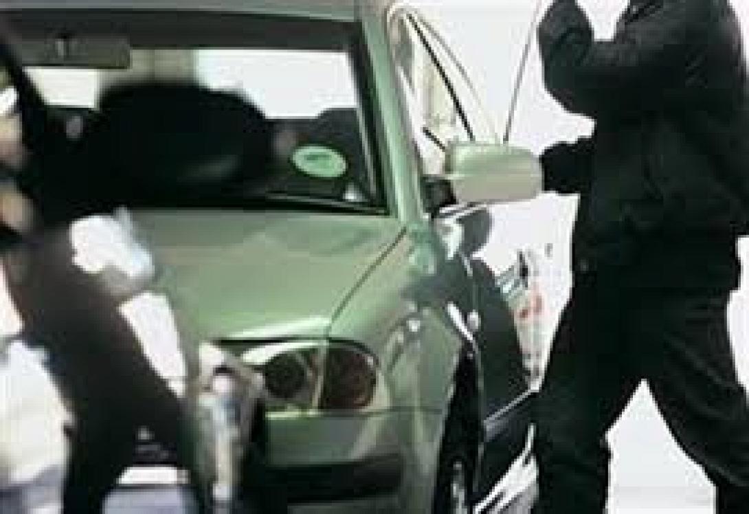 Επ'αυτοφόρω πιάστηκαν δυο αλλοδαποί που παραβίαζαν αυτοκίνητα