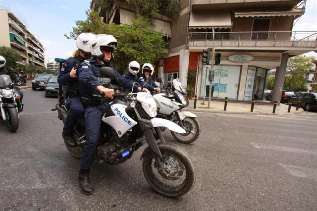 Περιπολικά της ΕΛ.ΑΣ και άνδρες της ΔΙΑΣ αναζήτησαν στα σπίτια τους τα μέλη της εφορευτικής επιτροπής