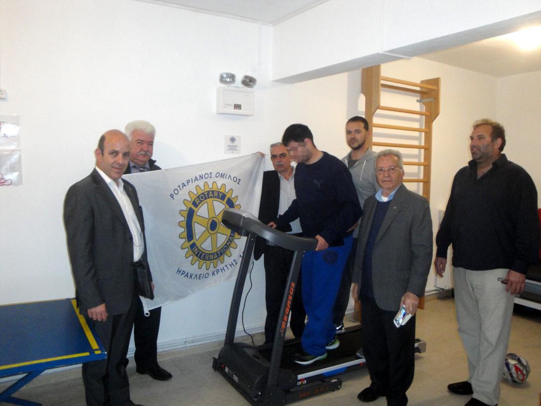 Ένας διάδρομος για τις θεραπείες των παιδιών με αναπηρία από τον Ροταριανό Όμιλο Ηρακλείου