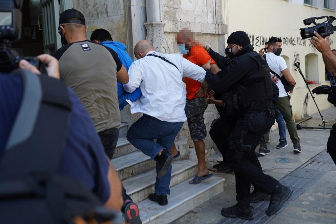 Η μεταγωγή του 27χρονου στα Δικαστήρια Ηρακλείου