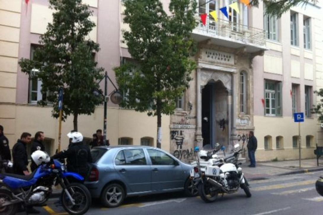 Δικαστήρια Ηρακλείου:  Άκουσαν την απόφαση κι επιχείρησαν να εισβάλλουν στα γραφεία των Δικαστών