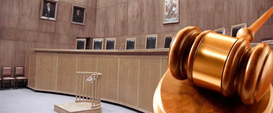 49χρονος δικηγορούσε ενώ του είχε αφαιρεθεί η άδεια