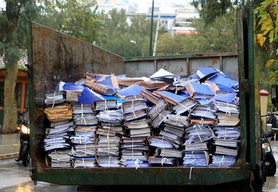 Στο έλεος της βροχής και του κάθε επιτήδειου δεκάδες "απόρρητες" δικογραφίες