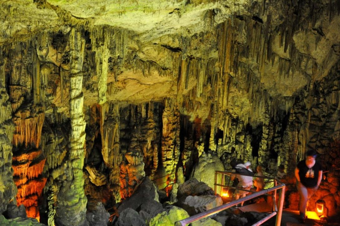 Δικταίον Άντρον