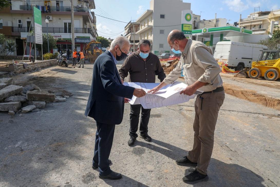 Ο Δήμαρχος Ηρακλείου στα έργα στα Θαλασσινά και στην Οδό Κομνηνών