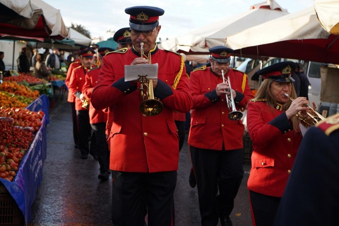 Γιορτινή ατμόσφαιρα στη Λαϊκή Αγορά των Πατελών