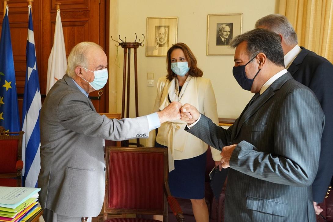 λαμπρινός κόνσολας