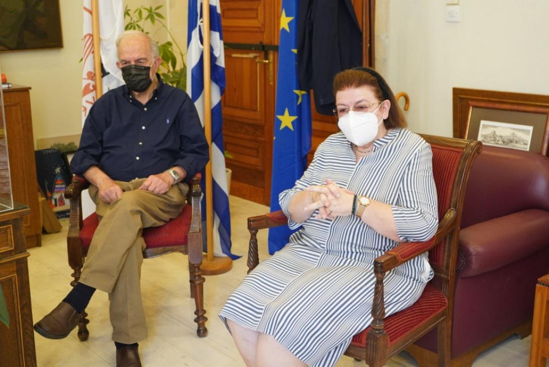 Λαμπρινός- Μενδώνη