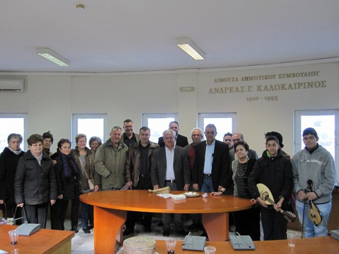 Πήγαν και τα ... "έψαλαν" στον Κώστα Μαμουλάκη