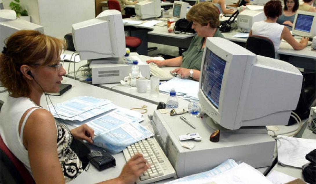 Συνεχίζεται η κόντρα Μητσοτάκη - ΠΑΣΟΚ για το Δημόσιο