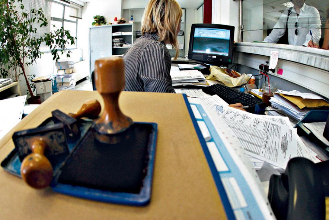 «Παγώνει» τη διαδικασία κινητικότητας διαθέσιμων υπαλλήλων 