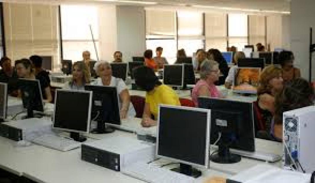 δημοσιοι υπαλληλοι