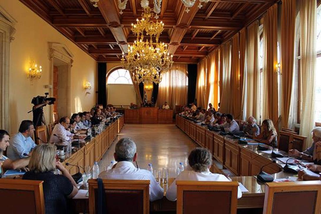 "Βγήκαν τα μαχαίρια" στη Λότζια - Κόντρες για τους 45 συμβασιούχους