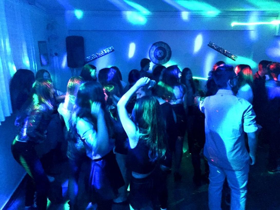 Κορωνοϊός: Aναστάτωση στη Βρετανία από πάρτυ με πάνω από 200 φοιτητές (βίντεο)