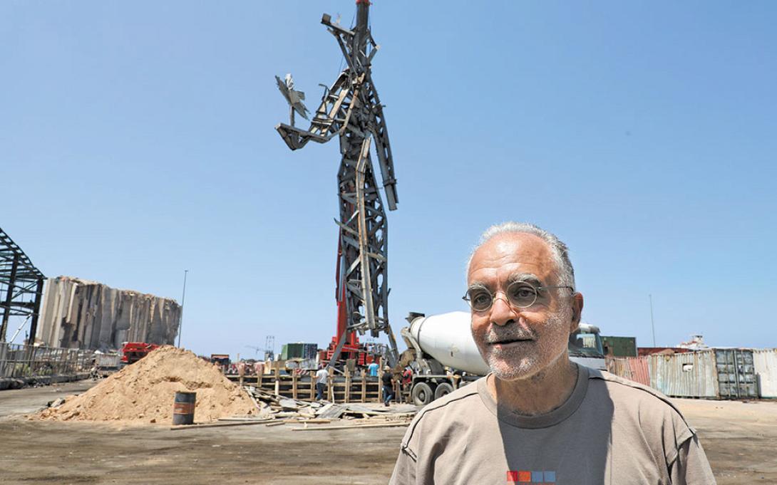 Το γλυπτό «Η χειρονομία» και ο δημιουργός του, Ναντίμ Καράμ