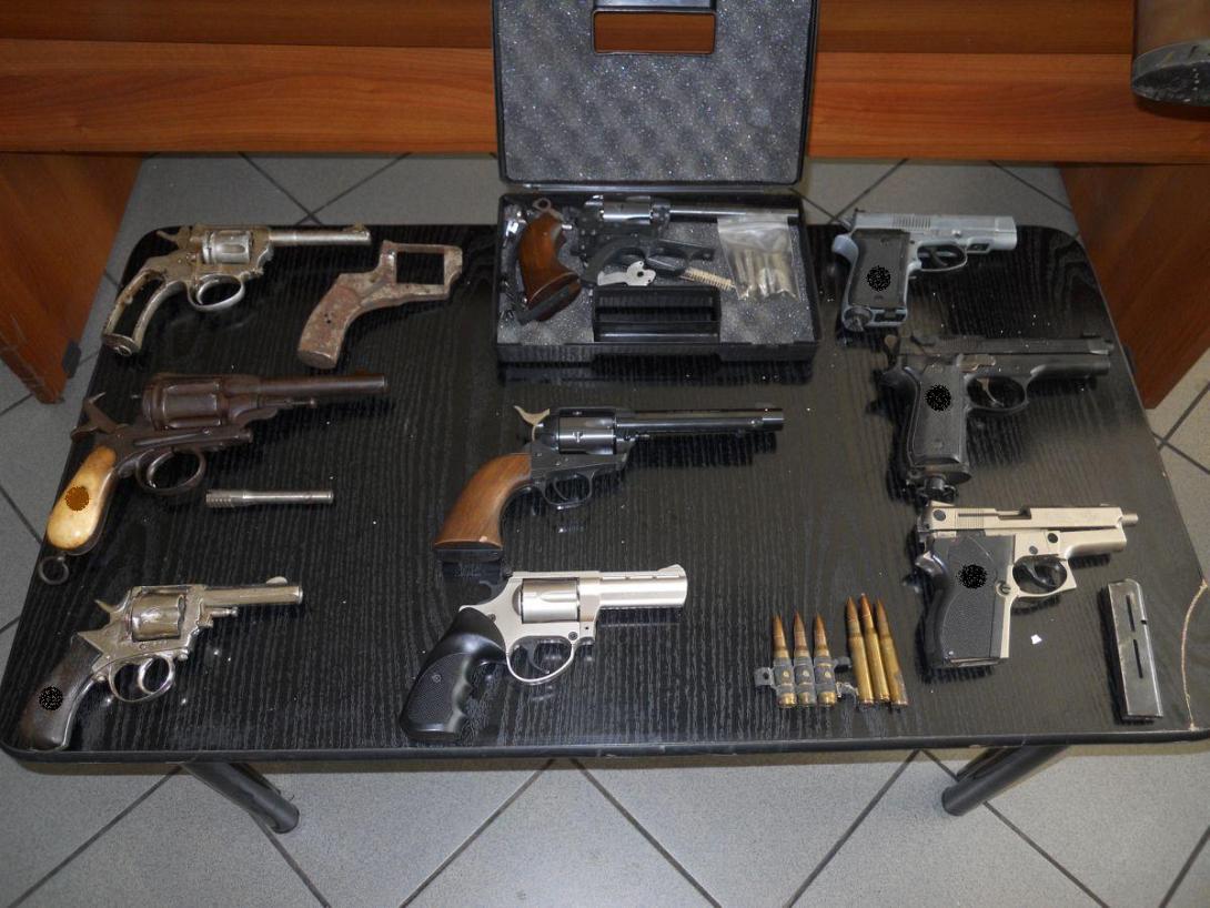 Κανονικό οπλοστάσιο σε σπίτι 55χρονου που εμπλέκεται σε πρόσφατη ανθρωποκτονία