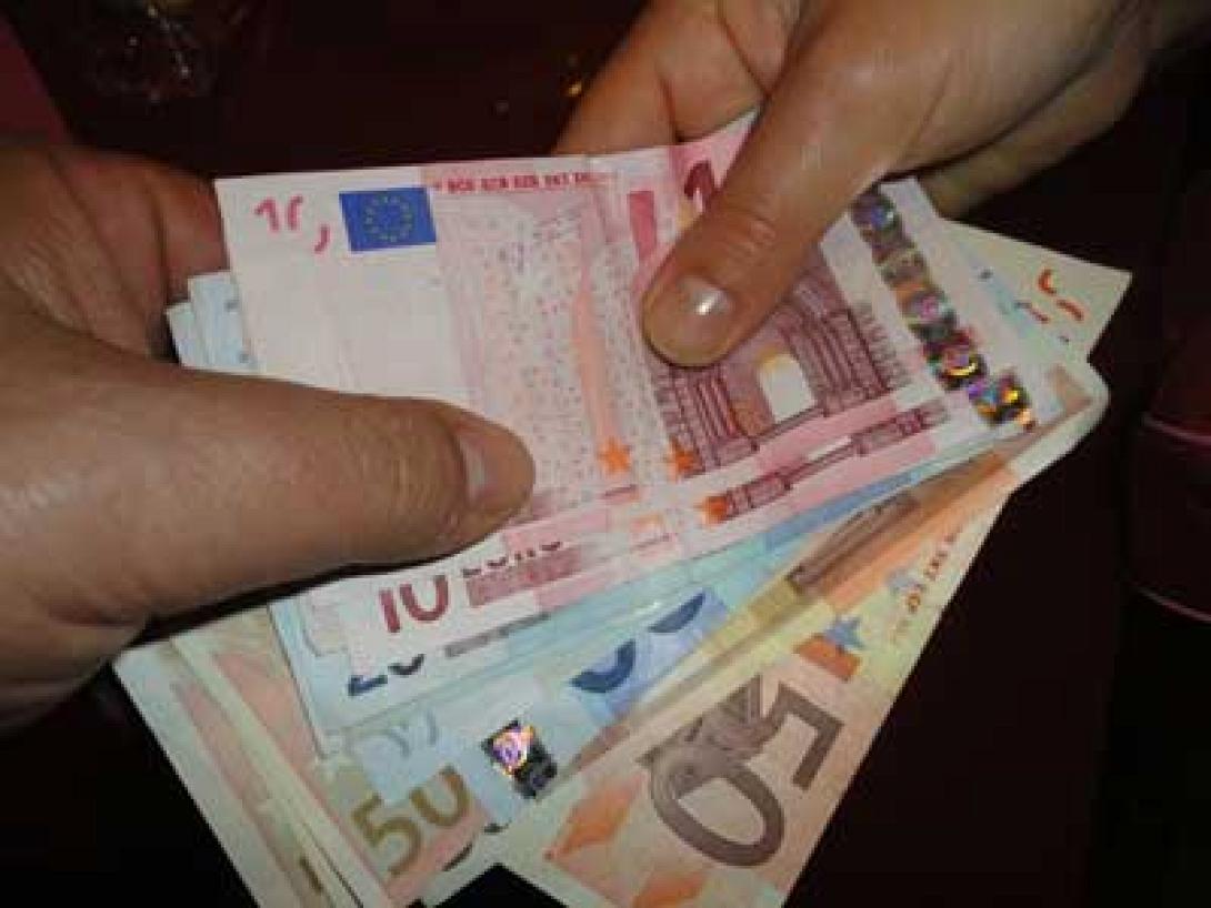 Θεσσαλονίκη: Χειροπέδες σε εκδότη εφημερίδας, για μη καταβολή δώρου Χριστουγέννων