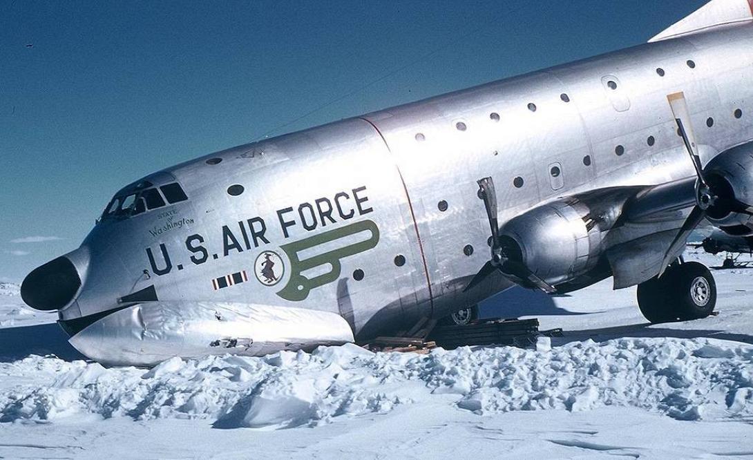 Βρήκαν στρατιώτες θαμμένους στο χιόνι από συντριβή αεροσκάφους 60 χρόνια μετά