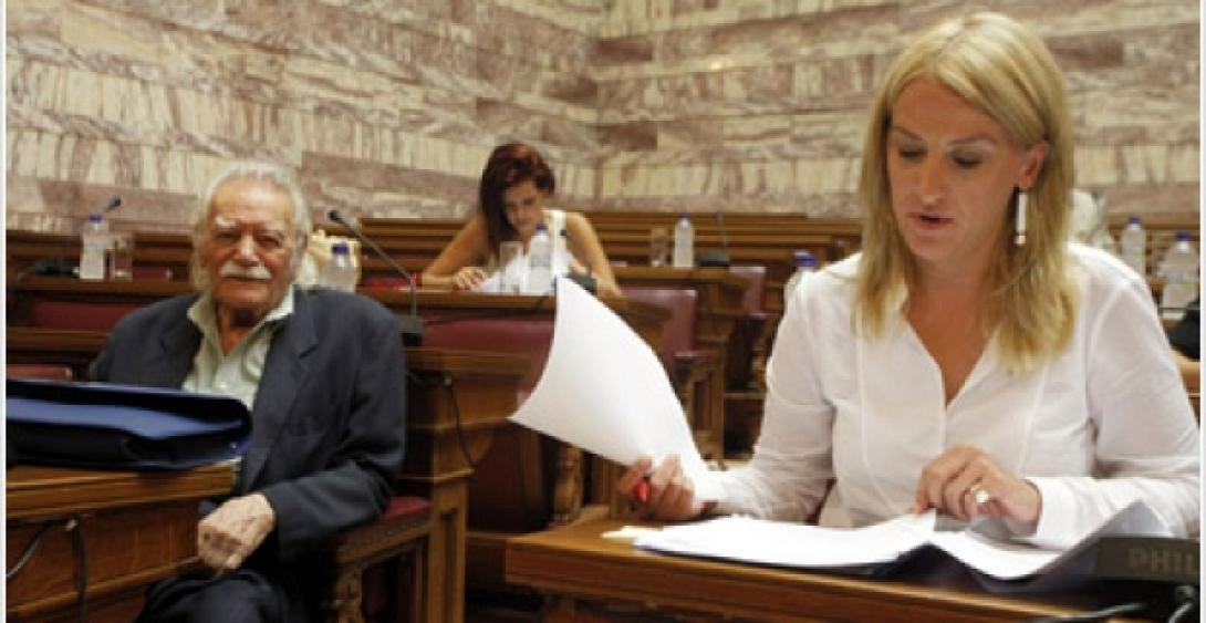 "Μια κουβέντα με το Γλέζο " βιβλίο απο τη Ρένα Δούρου