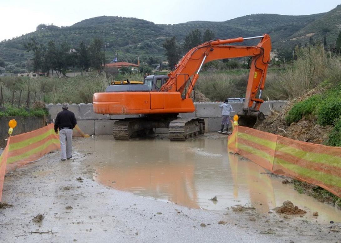 Απαγόρευση κυκλοφορίας στο Δρακουλιάρη - Καταστροφές στο κέντρο του Ηρακλείου (φωτο)