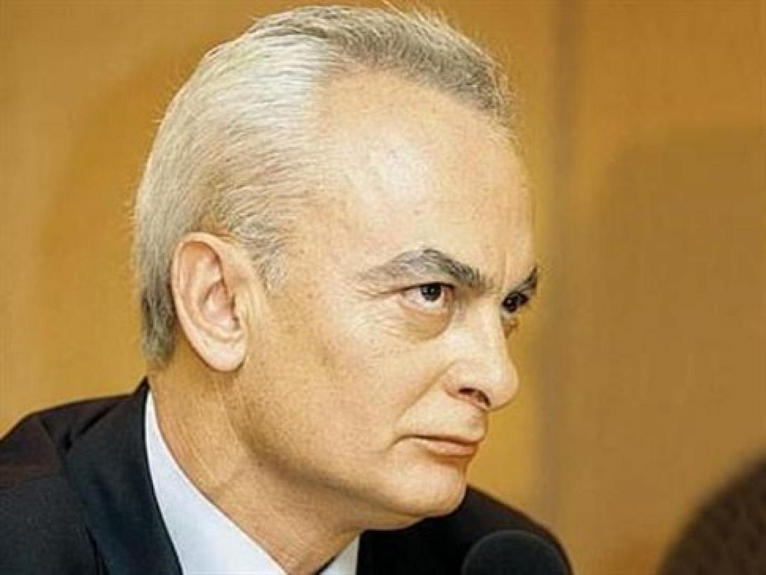 Πέθανε ο δημοσιογράφος Τριαντάφυλλος Δραβαλιάρης