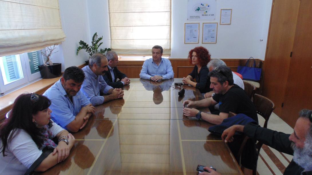 Στήριξη Αρναουτάκη στους εργαζόμενους της Δημοτικής Αστυνομίας και τους Σχολικούς Φύλακες 