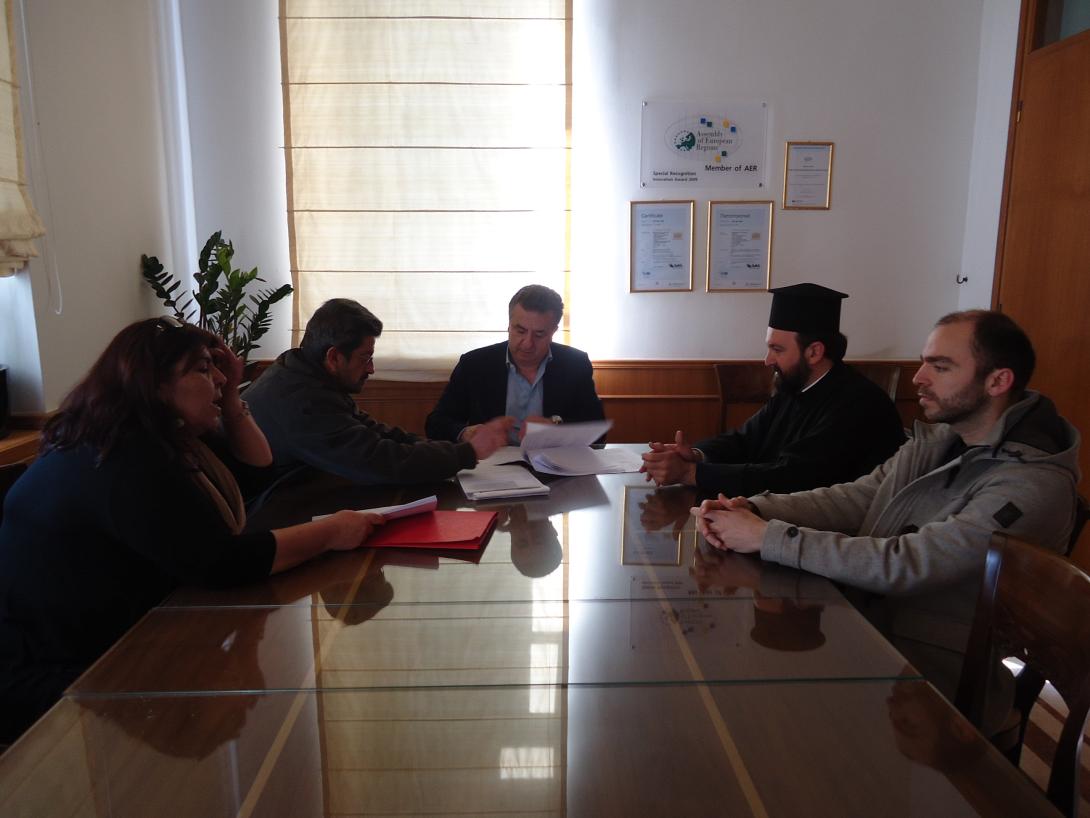 Υπογραφή προγραμματικής σύμβασης για τον εξοπλισμό παιδικής κατασκήνωσης του Ιδρύματος Διακονίας Νεότητας Ενορίας Αγ. Τίτου στην Ροδιά