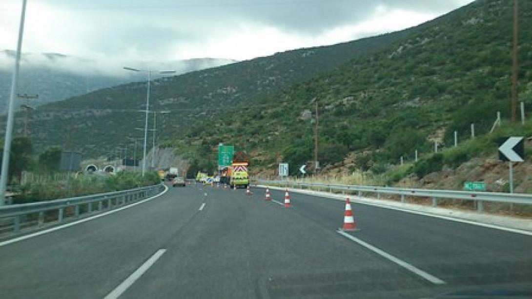 Φωτιά σε φορτηγό στη σήραγγα Μετσόβου