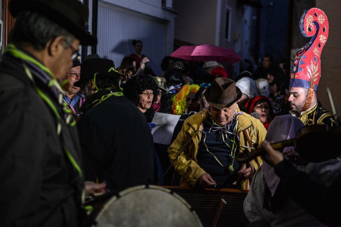 εθιμο περικεφαλαιας