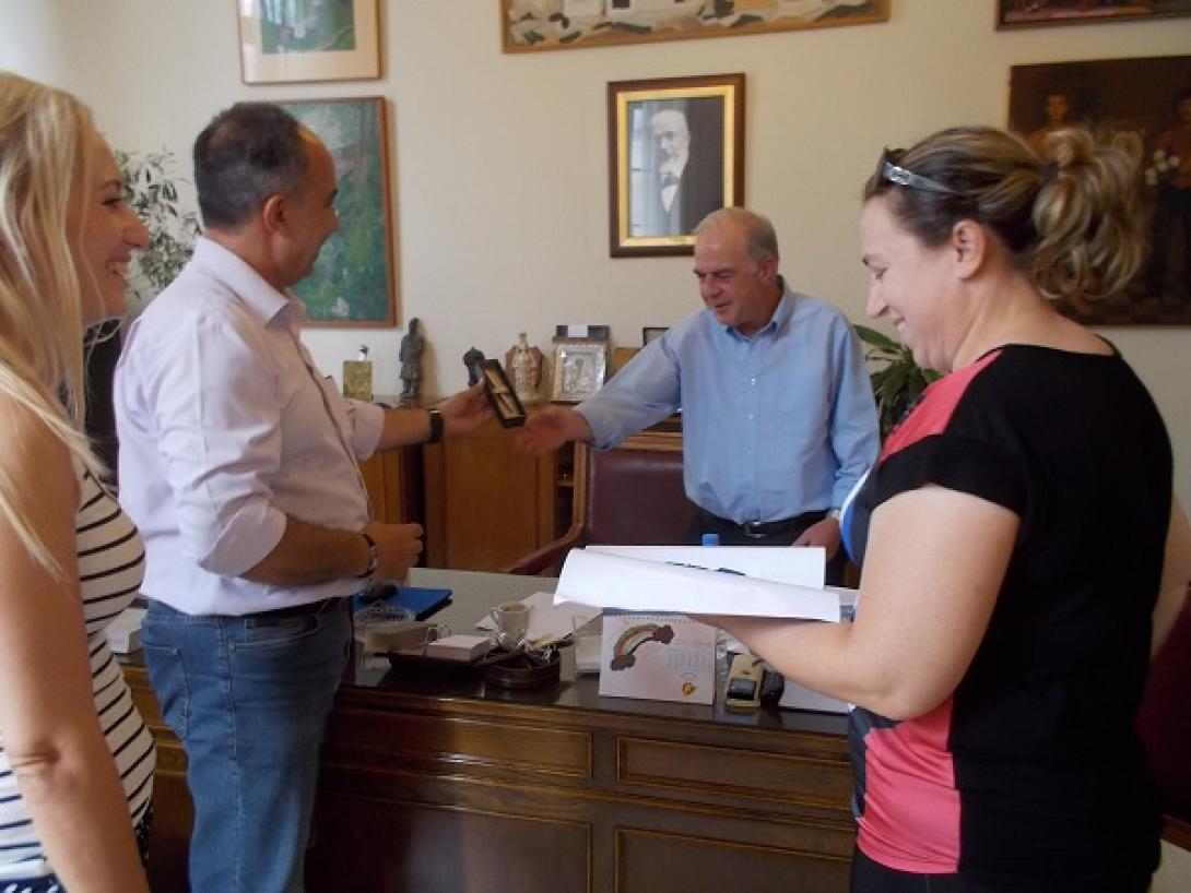 Το στυλό του Δημάρχου και οι... καλές αποφάσεις