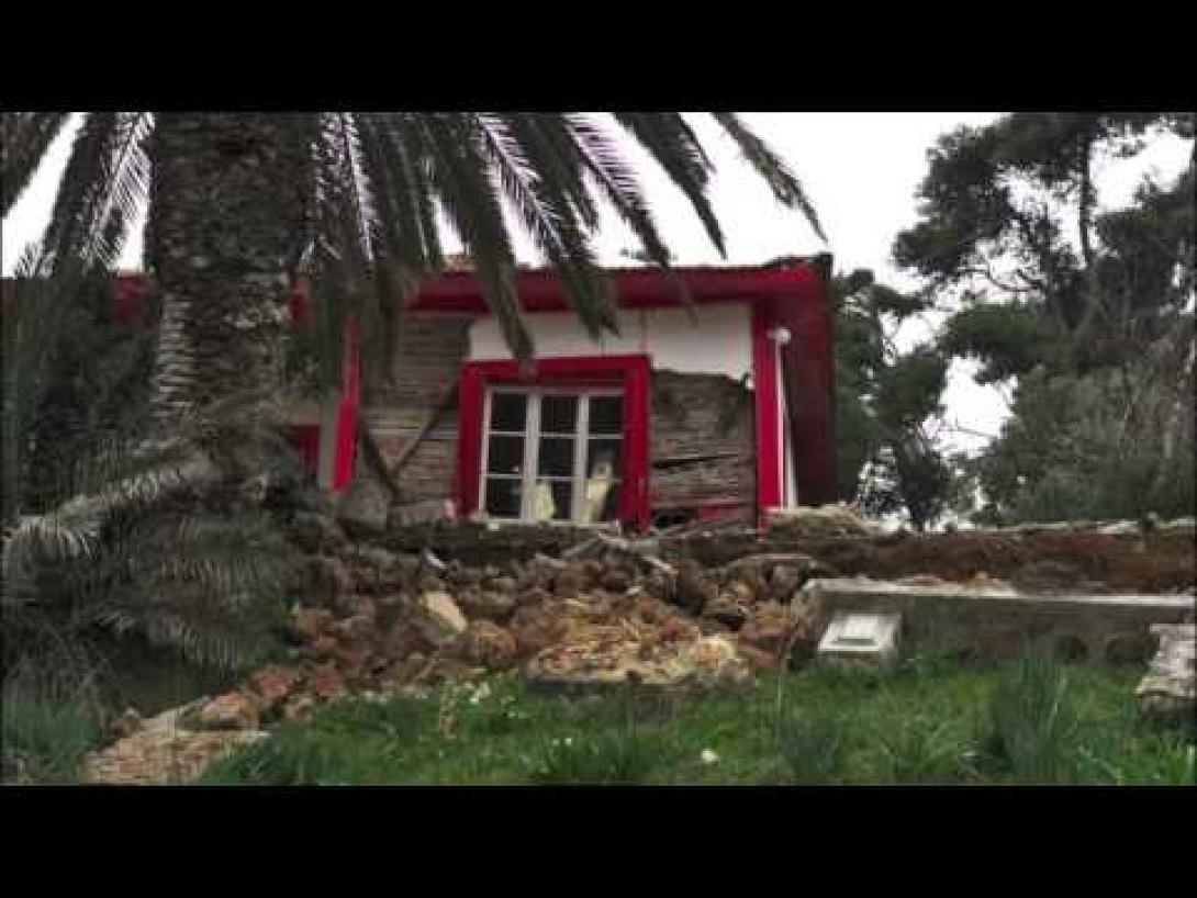 Το τραγούδι του 17χρονου Οδυσσέα απο τη Κεφαλονιά - "Κάθε τέλος ίσον μια καινούρια αρχή"