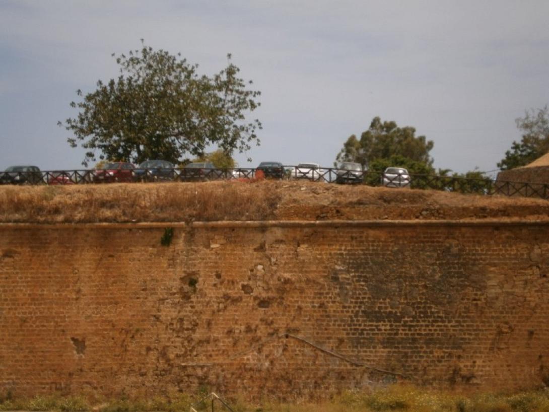 δυτική τάφρος