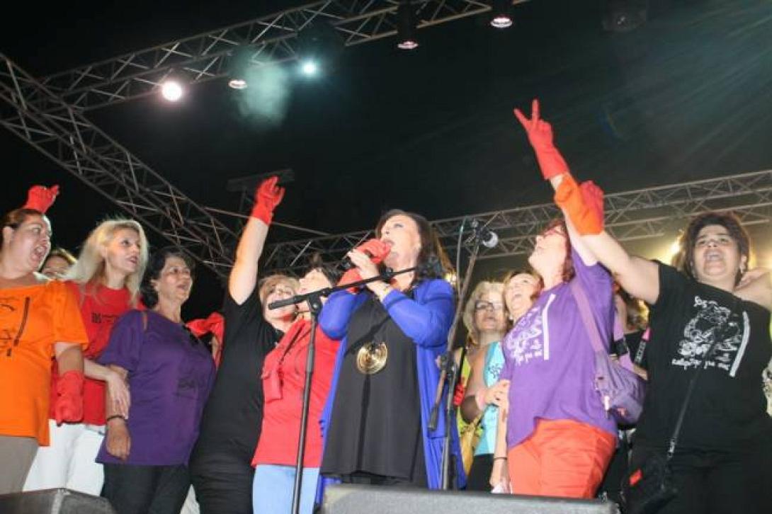 Η Χαρούλα, ο Άδωνις, ο λαϊκισμός και το χρεοκοπημένο Δημόσιο