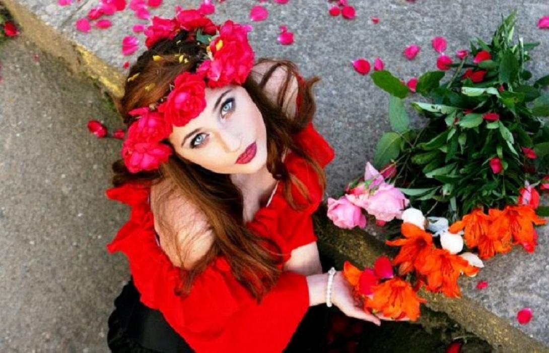 πρωτομαγιά γυναίκα