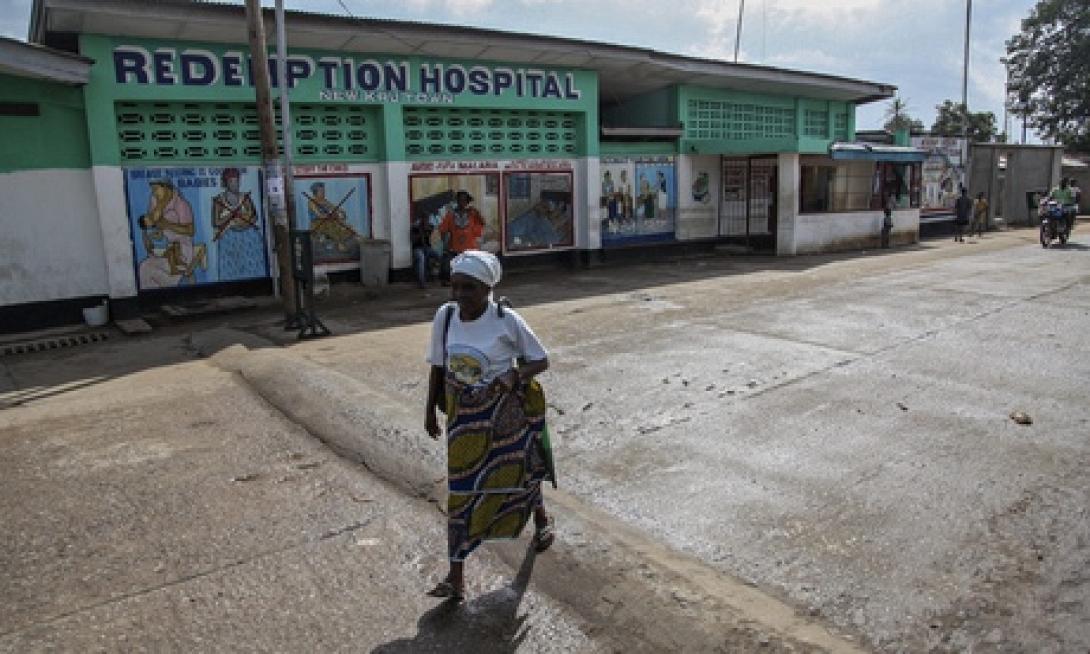 Θύματα του Έμπολα έμειναν στο δρόμο για τέσσερις ημέρες νεκροί