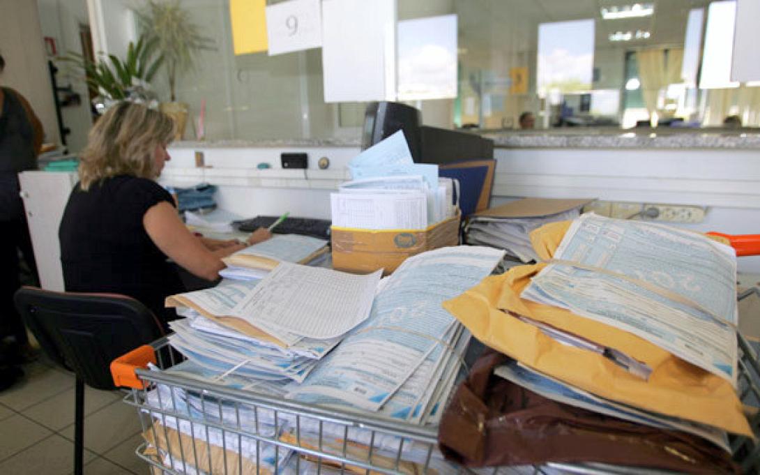 Δάνεια, καταθέσεις, έσοδα, δαπάνες στο κόσκινο της εφορίας