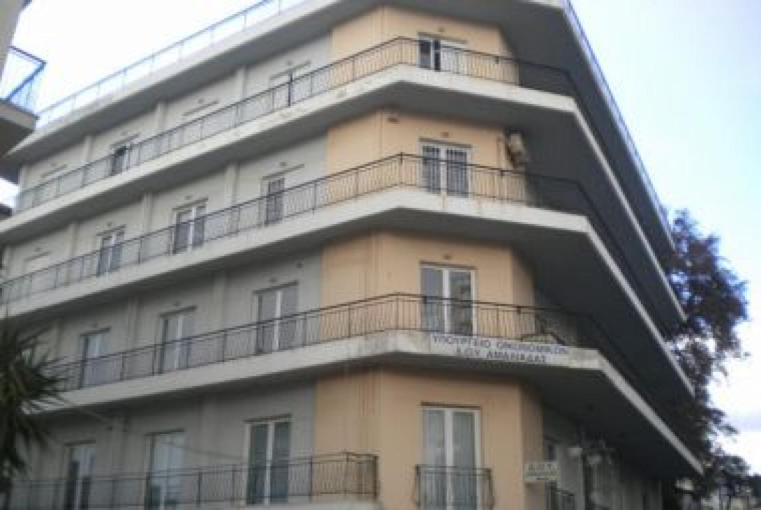 Πάτρα: Έκλεβαν πολίτες μέσα στο κτίριο της εφορίας