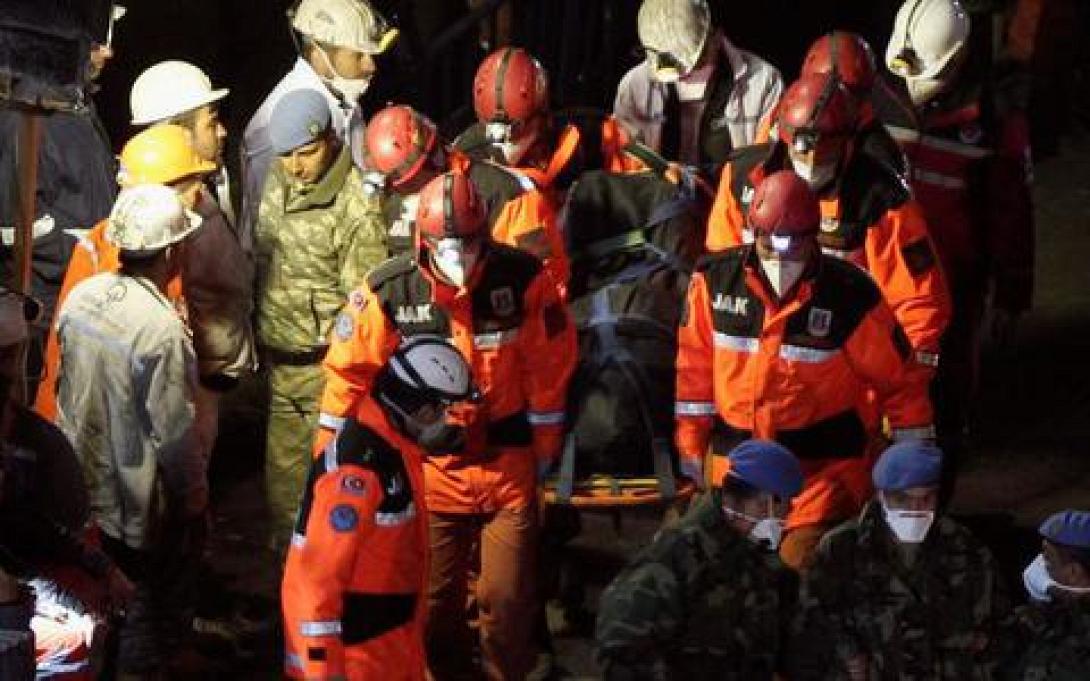 Εκατοντάδες εγκλωβισμένοι σε ορυχείο της ανατολικής Ουκρανίας