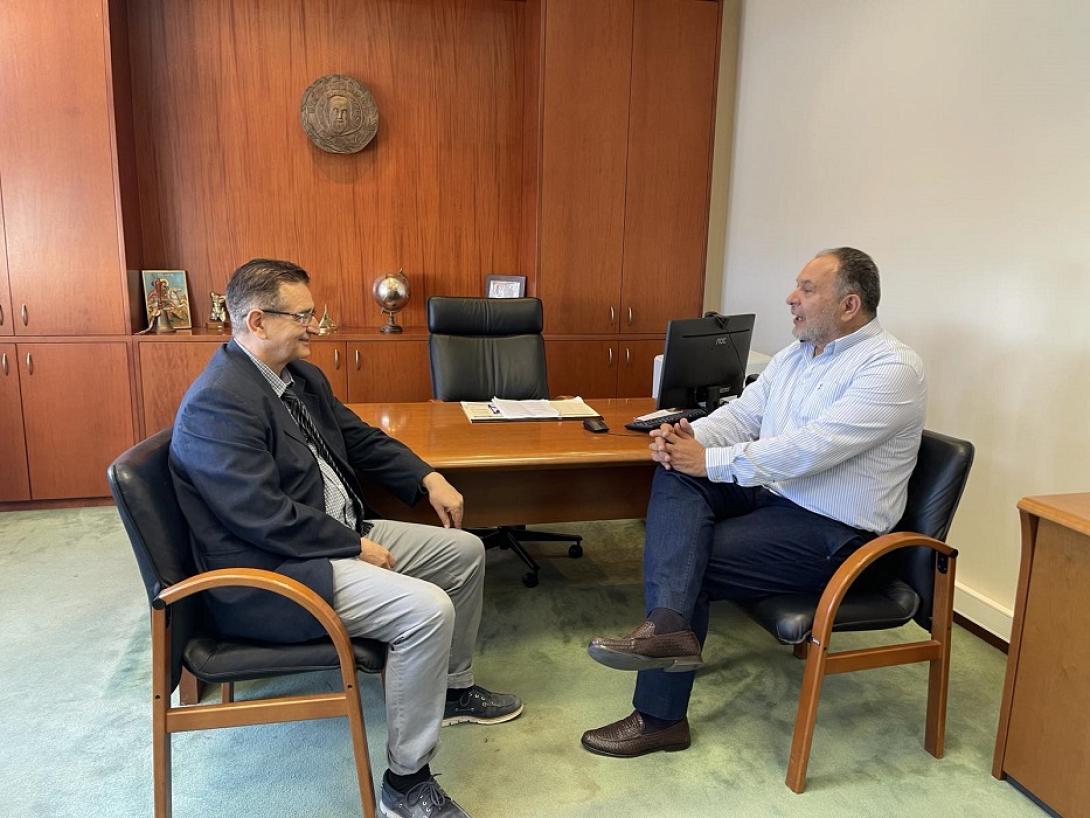 Συνάντηση Προέδρου ΠΕΔ Κρήτης με τον Κοσμήτορα της Ιατρικής Σχολής και τον Καθηγητή Κλινικής Ιολογίας