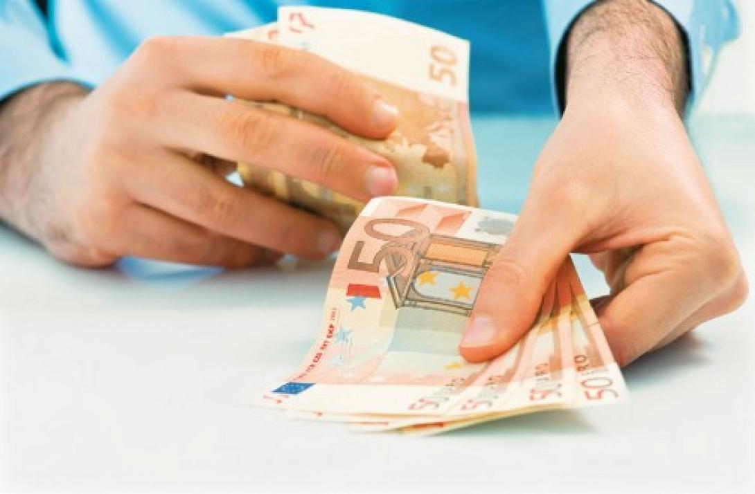 Οι μισοί ασφαλισμένοι του ΟΑΕΕ αδυνατούν να πληρώσουν τις εισφορές